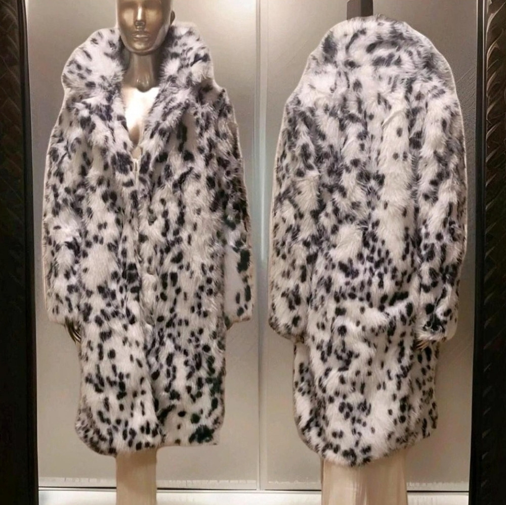 NWOT Oversized Faux Fox Fur Waterfall Button Front Full Length Winter Coat Sz M